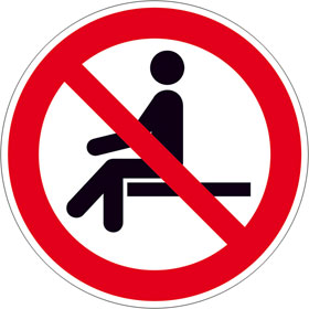 Verbotsschild Sitzen verboten
